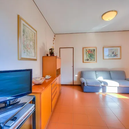 Laura's Cozy Center - Happy Apartment