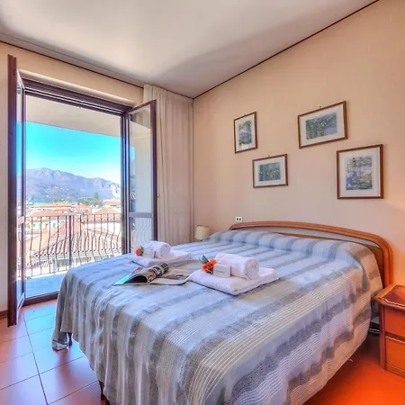 Laura's Cozy Center - Happy * Stresa