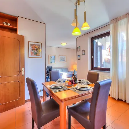Laura's Cozy Apartment: With Balcony, Lift, Parking In Centre - Happy Apartamento