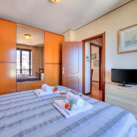 Laura'S Cozy Apartment: With Balcony, Lift, Parking In Stresa Centre - Happy Rentals *